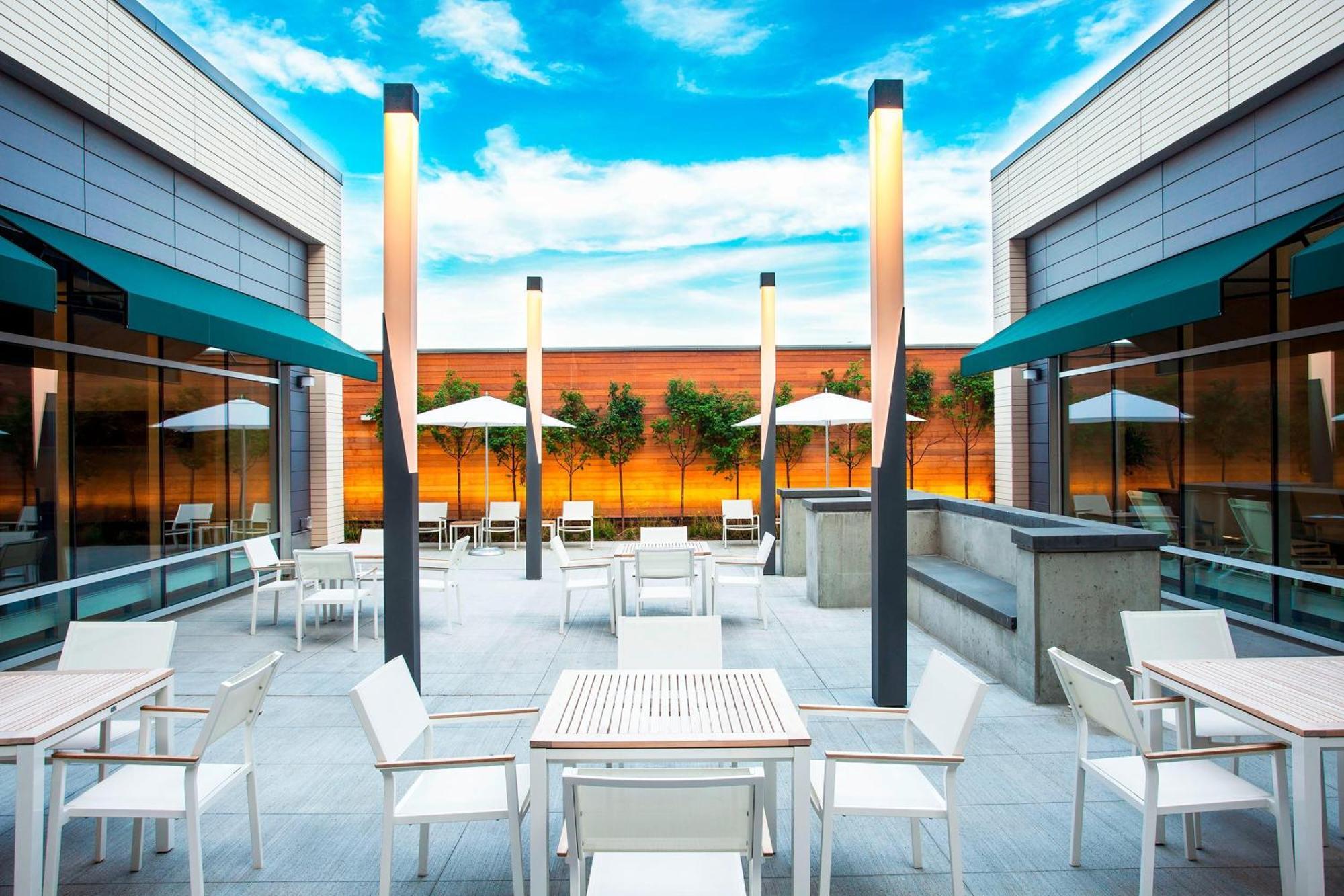 Отель Element Boston Seaport District Экстерьер фото